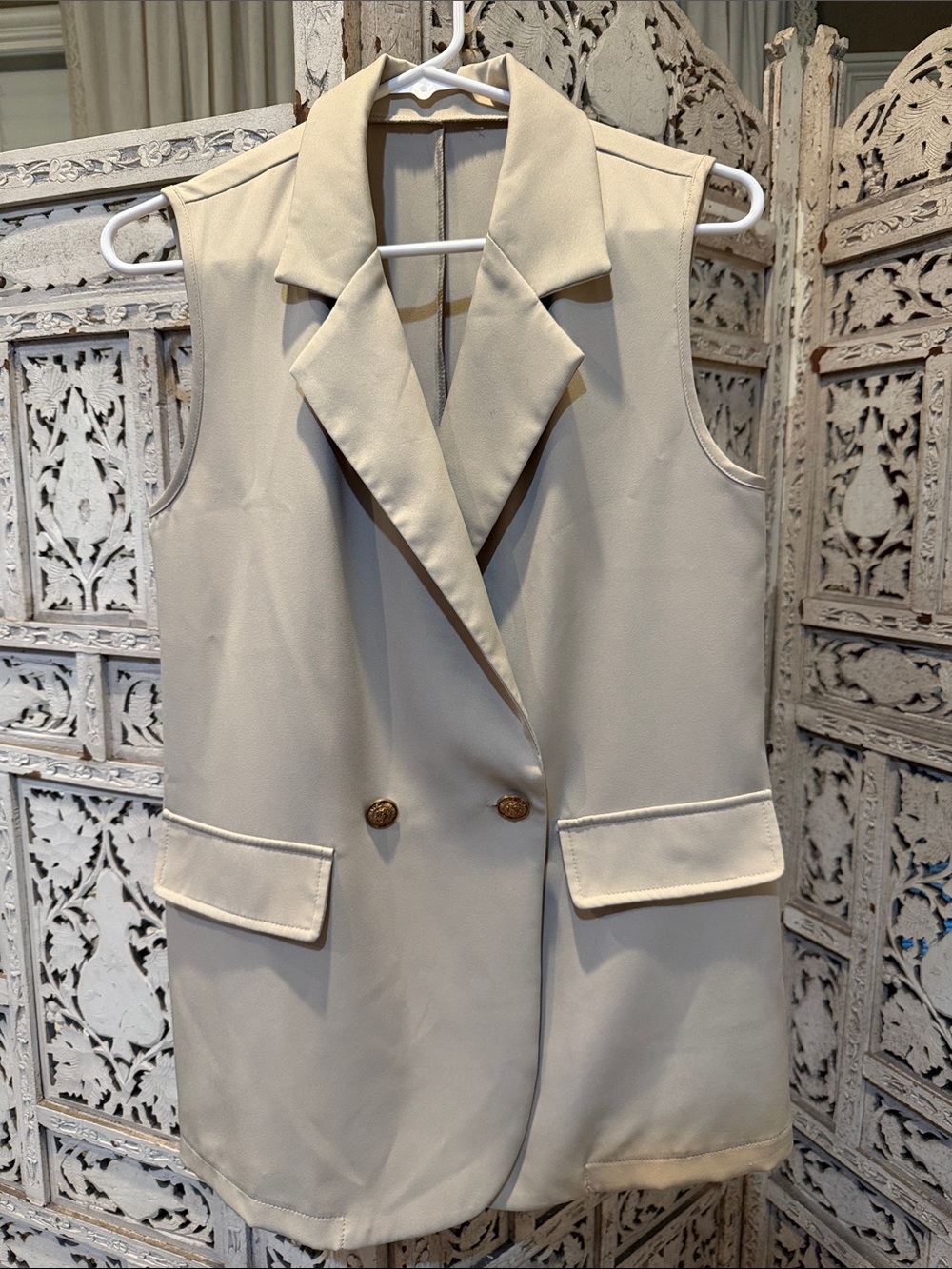 SHEIN Sleeveless Double-Breasted Blazer Vest in Light Cream